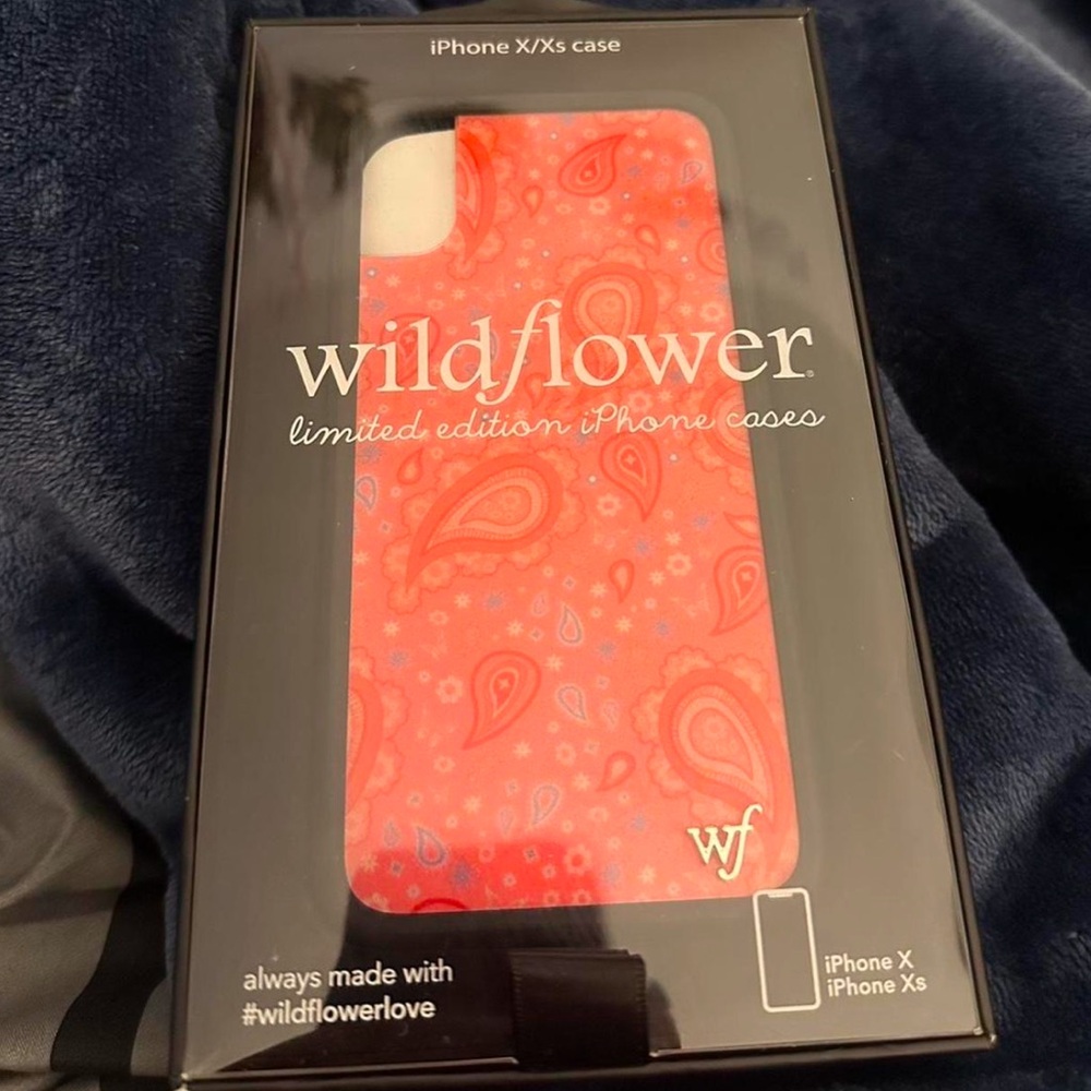 BRAND NEW WILDFLOWER PHONE CASE